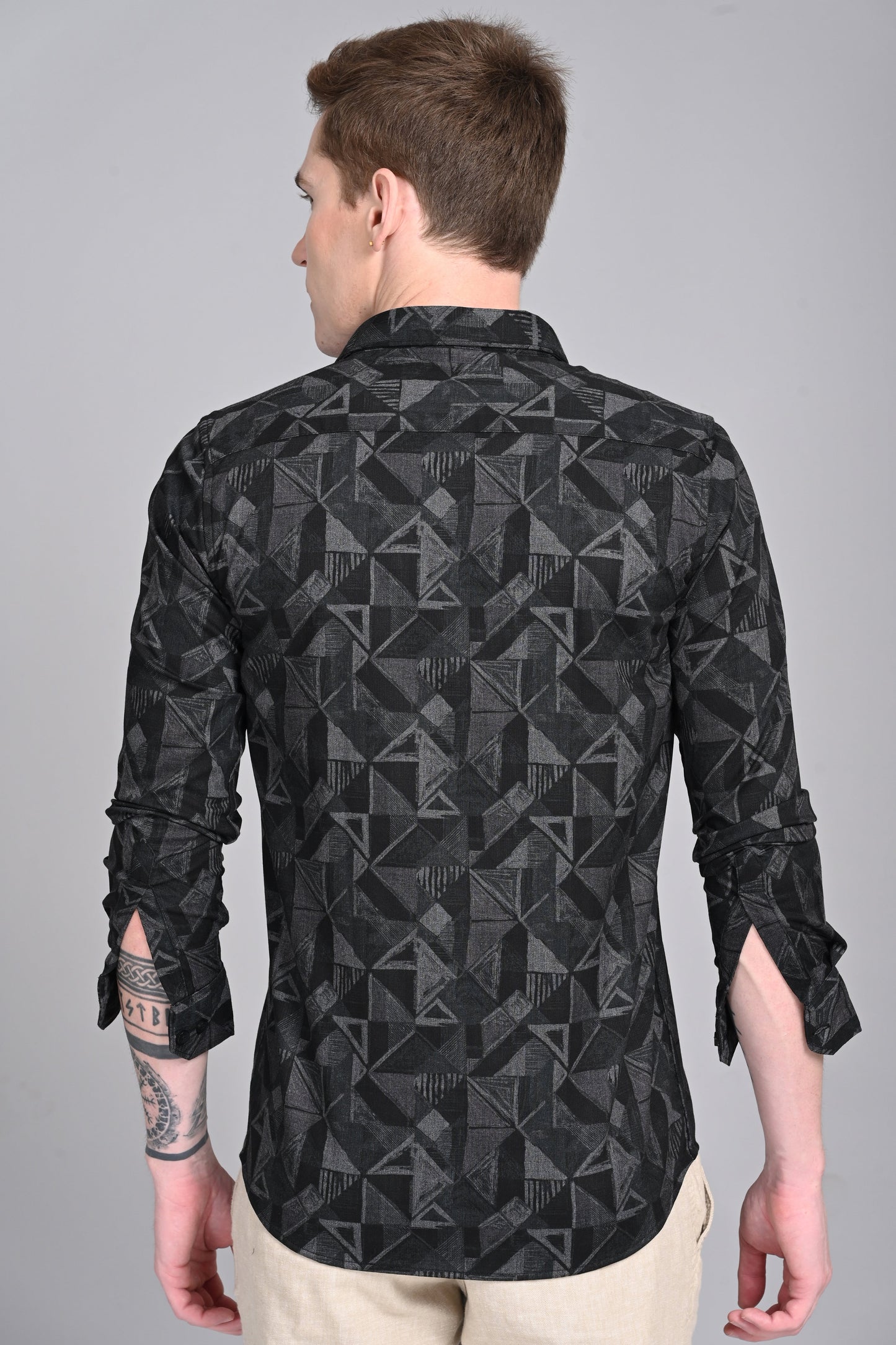 Pyramid Black Bold & Vibrant: Printed
